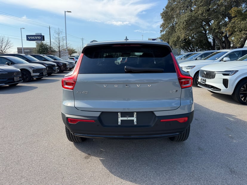 2026 Volvo XC40 - Image 2