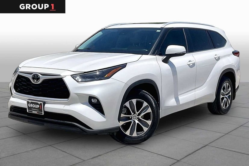 2023 Toyota Highlander - Image 2
