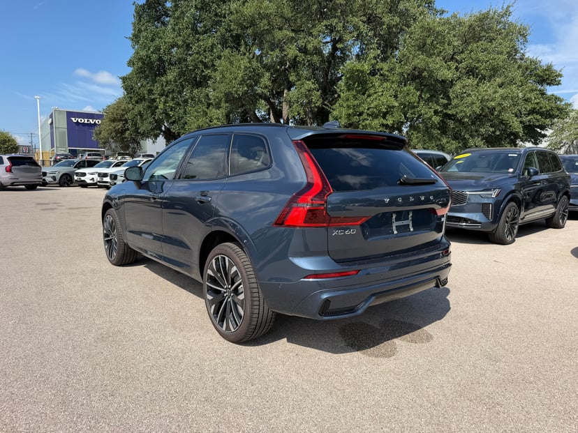 2026 Volvo XC60 - Image 2