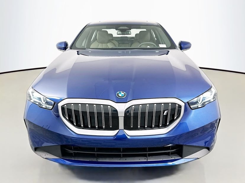 2026 BMW i5 - Image 3