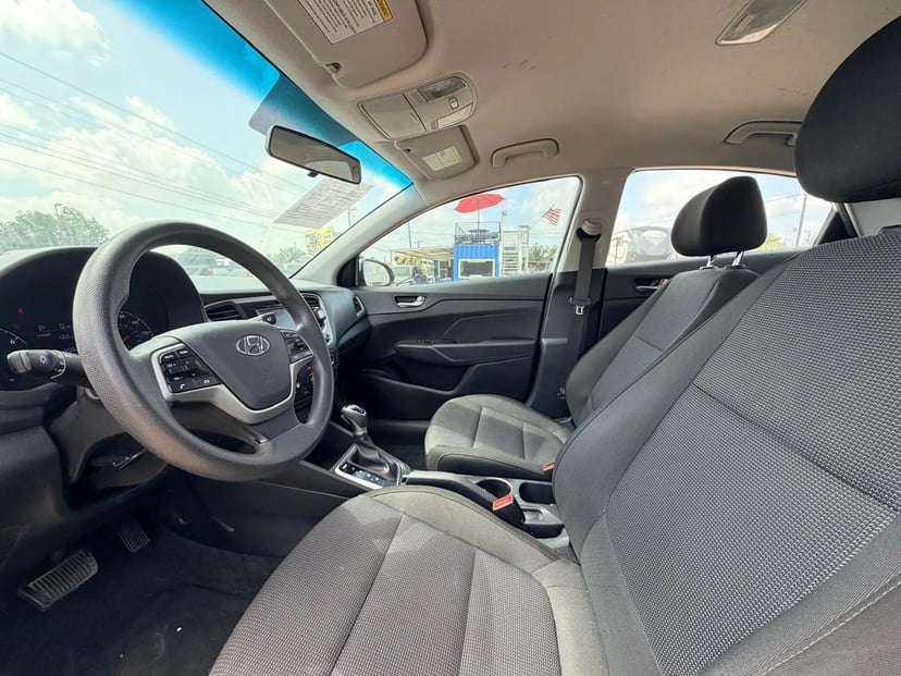 2020 Hyundai accent - Image 3