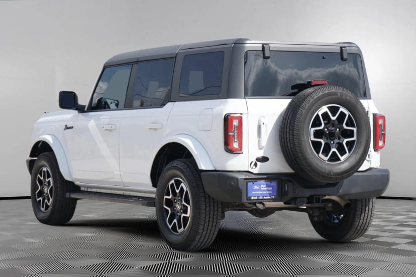 2023 Ford Bronco - Image 3