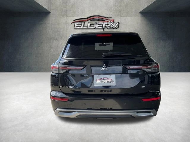 2025 Mitsubishi Outlander - Image 3