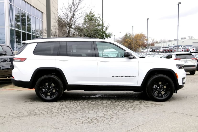 2025 Jeep Grand Cherokee L - Image 2