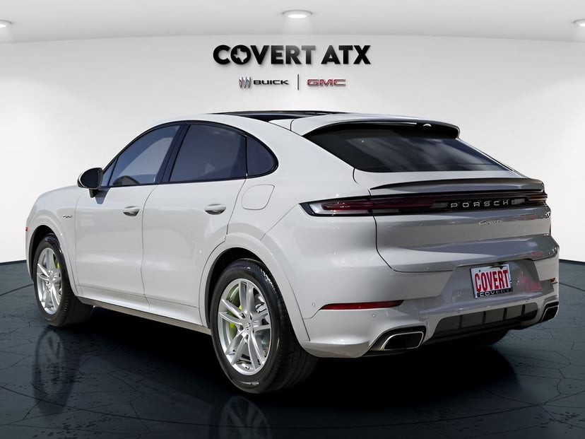2025 Porsche Cayenne - Image 3