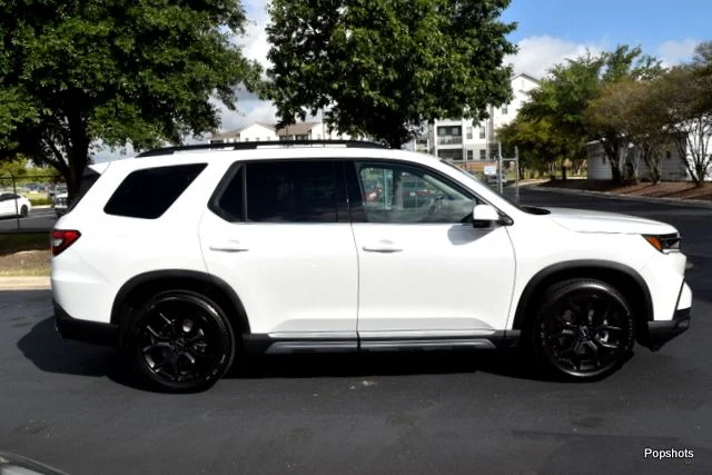 2025 Honda Pilot - Image 2