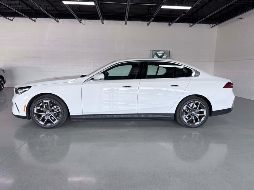2024 BMW i5 - Image 3