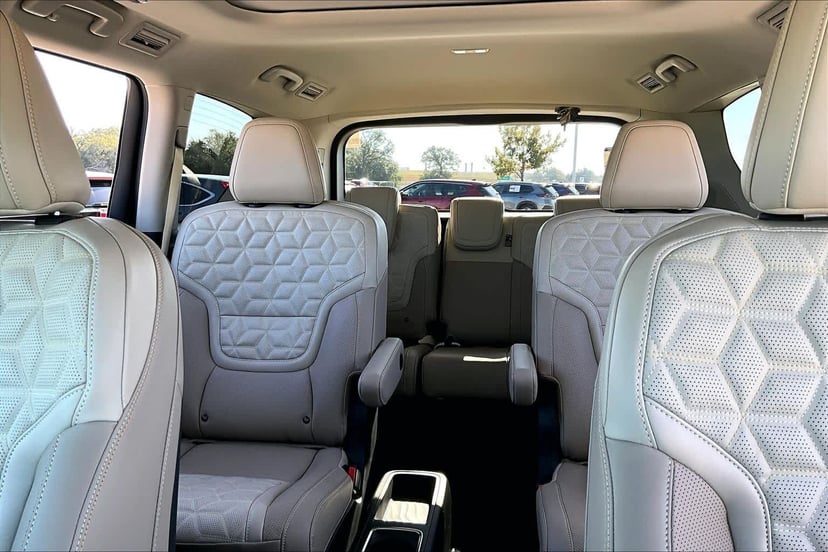 2026 Nissan Armada - Image 2