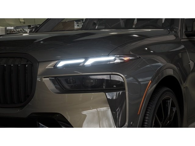 2027 BMW X7 - Image 1