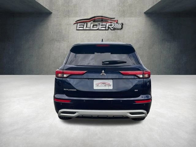 2022 Mitsubishi Outlander - Image 3