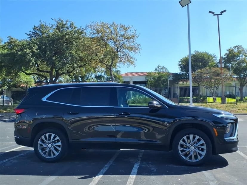 2026 Buick Enclave - Image 2