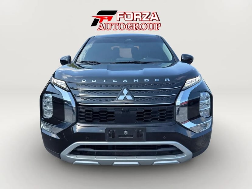 2023 Mitsubishi Outlander - Image 1
