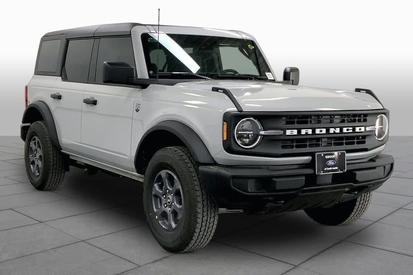 2026 Ford Bronco - Image 2