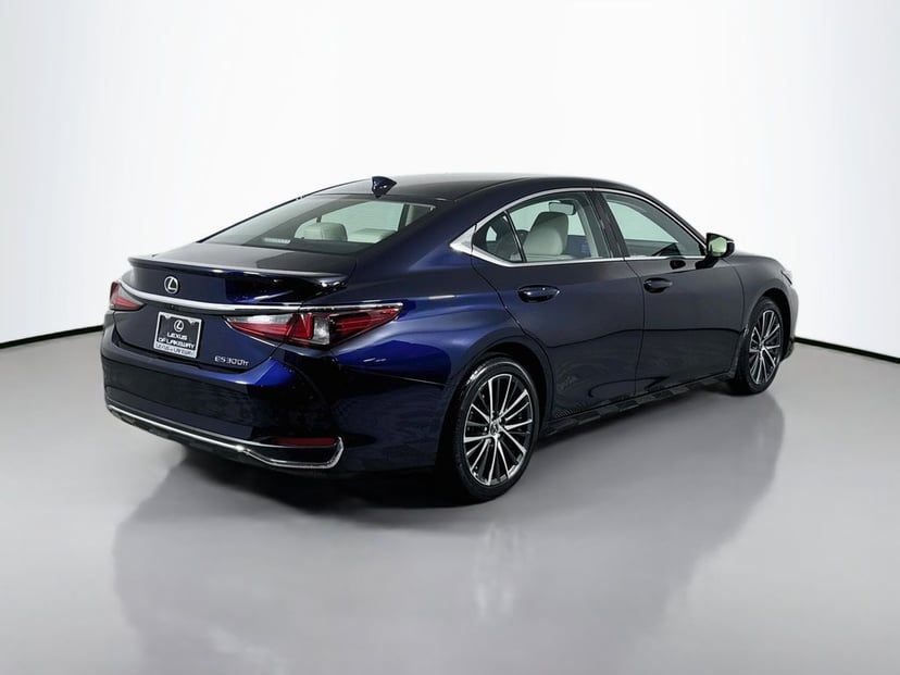 2025 Lexus ES - Image 2