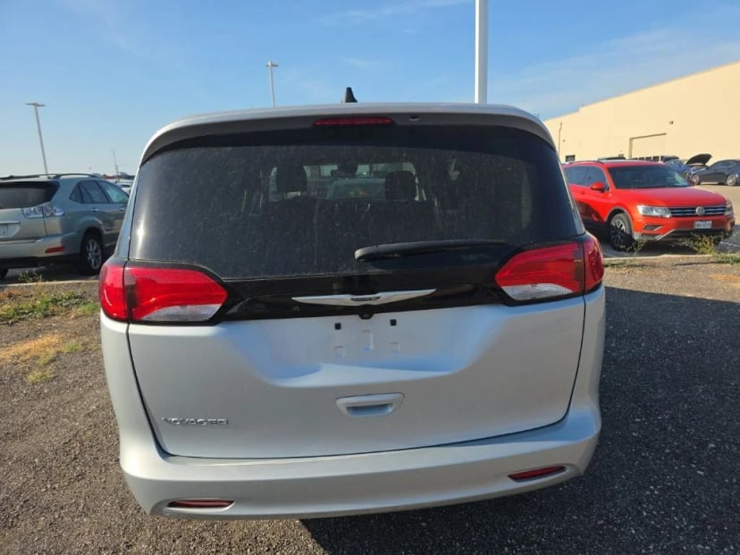 2023 Chrysler Voyager - Image 2