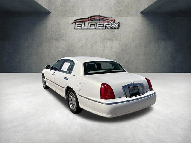 2000 Lincoln town car - Image 3