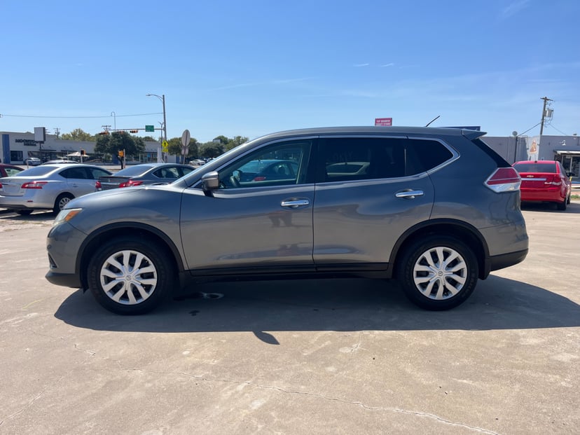 2015 Nissan Rogue - Image 2