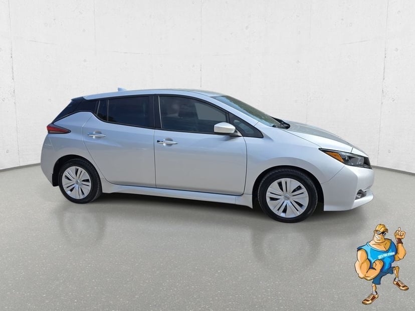 2023 Nissan Leaf - Image 2