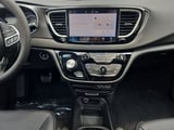 2025 Chrysler Voyager - Preview 11