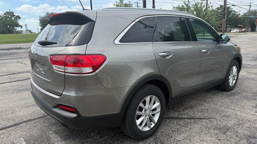 2017 Kia Sorento - Image 3