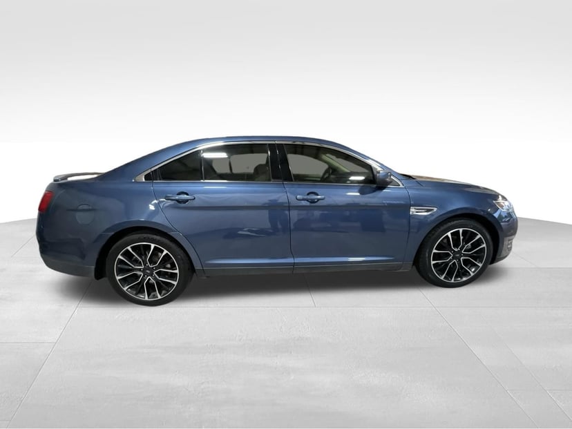 2018 Ford taurus - Image 2