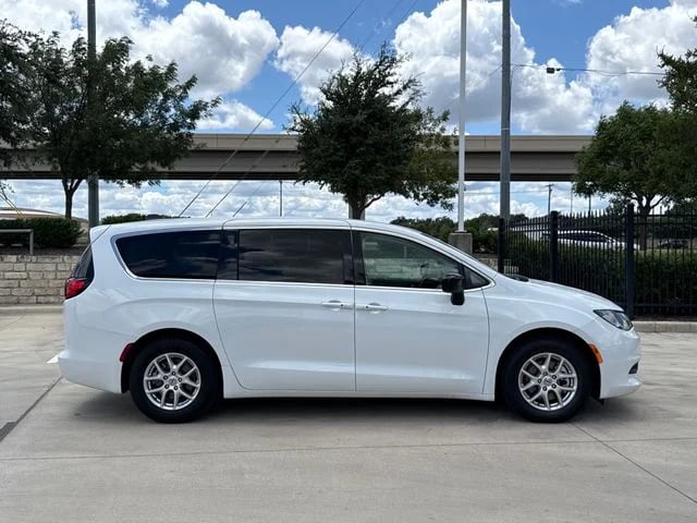 2024 Chrysler Voyager - Image 3