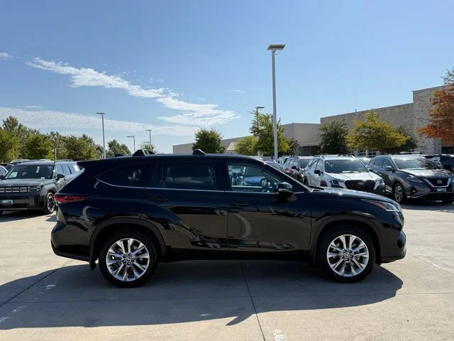 2024 Toyota Highlander - Image 3