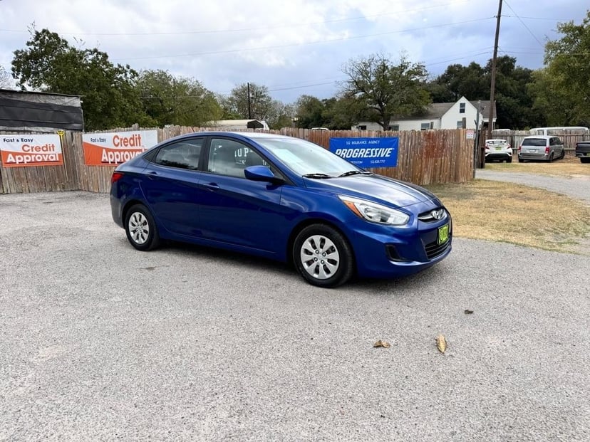 2017 Hyundai accent - Image 1
