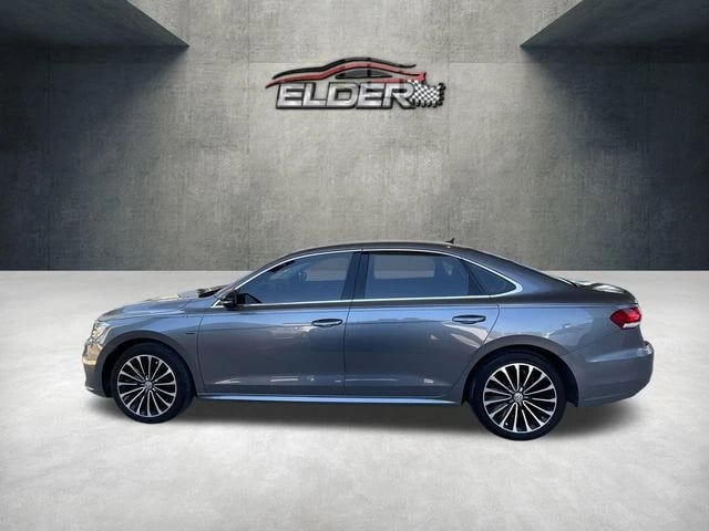2022 Volkswagen Passat - Image 2
