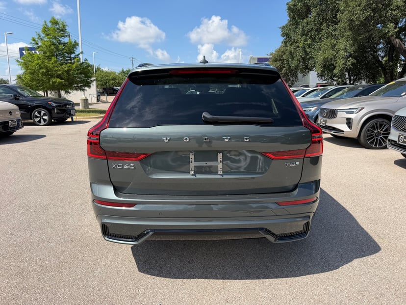 2026 Volvo XC60 - Image 2