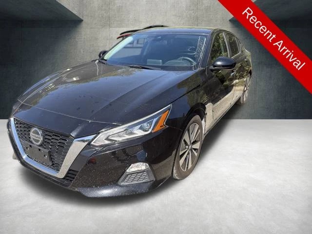 2022 Nissan Altima - Image 1
