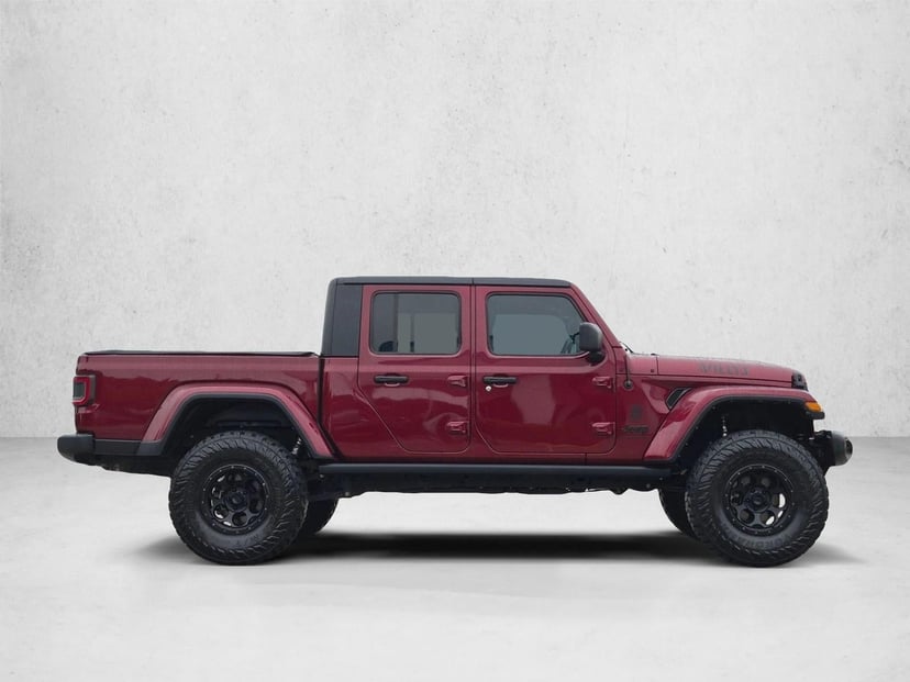 2022 Jeep Gladiator - Image 2