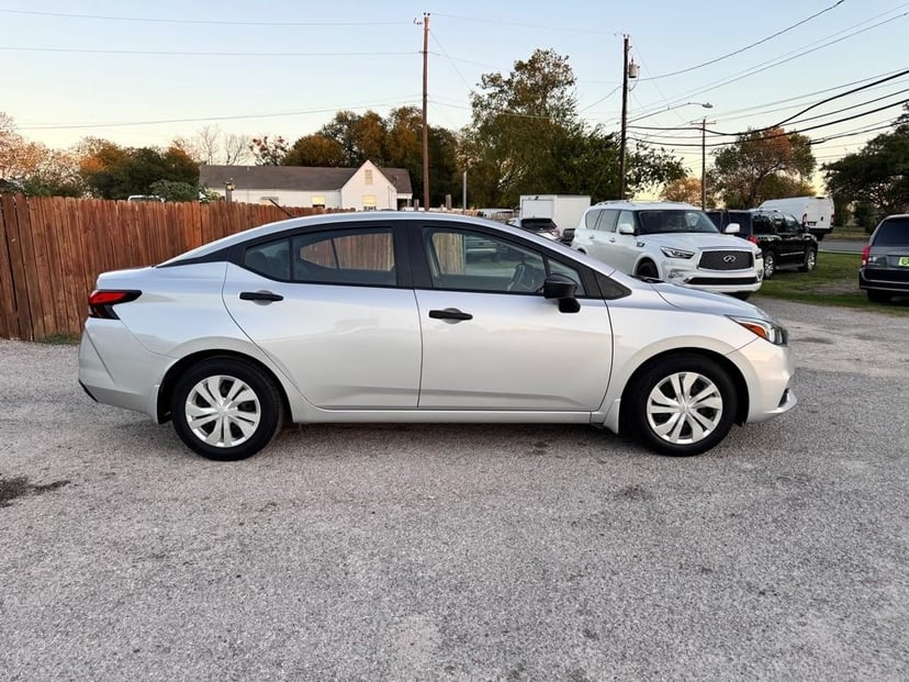 2020 Nissan Versa - Image 3