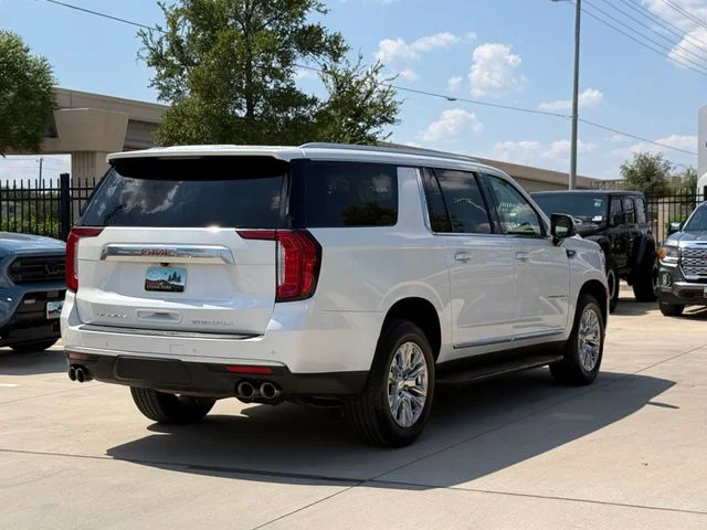 2022 GMC Yukon XL - Image 3