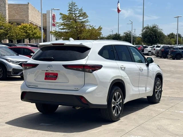2025 Toyota Highlander - Image 2