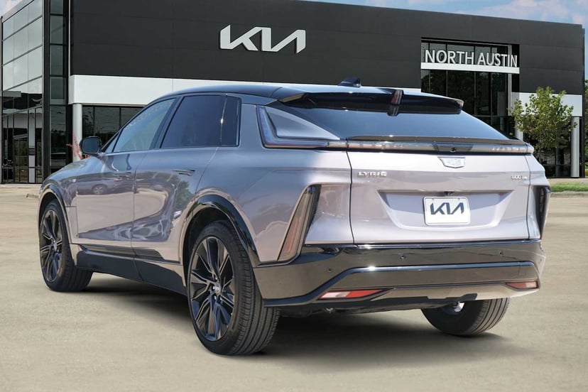 2024 Cadillac Lyriq - Image 3