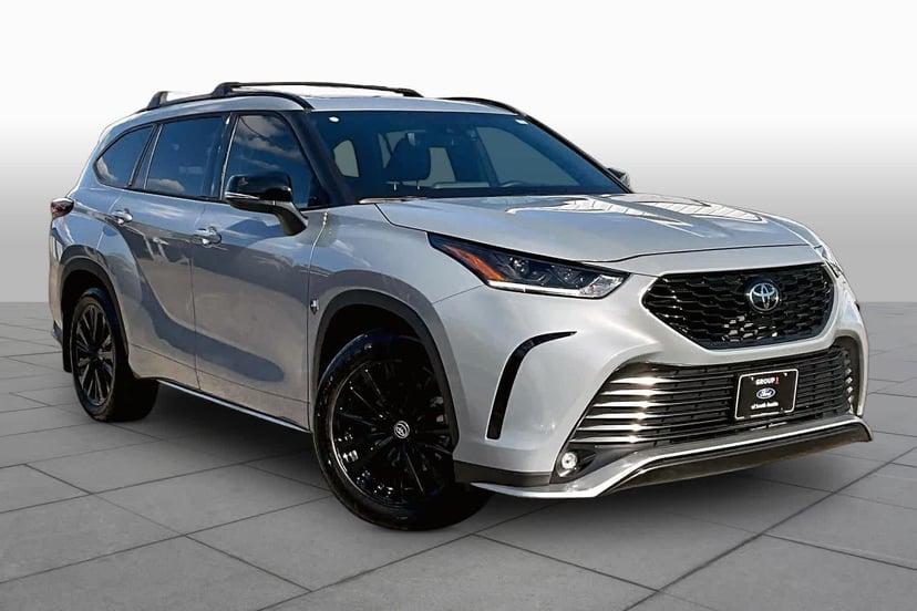 2025 Toyota Highlander - Image 2