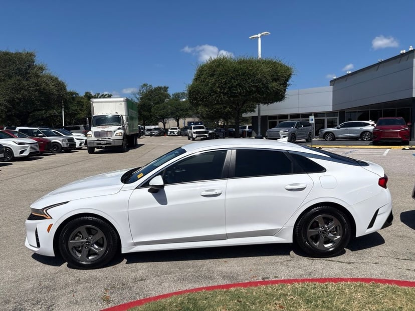 2023 Kia K5 - Image 2