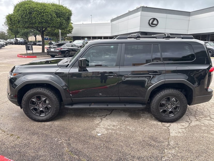2024 Lexus GX - Image 2