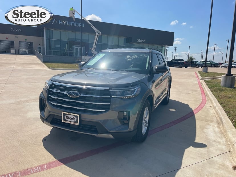 2025 Ford Explorer - Image 1