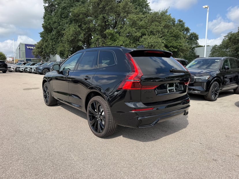 2026 Volvo XC60 - Image 2
