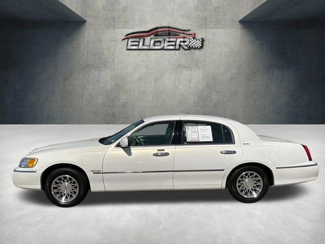 2000 Lincoln town car - Image 2