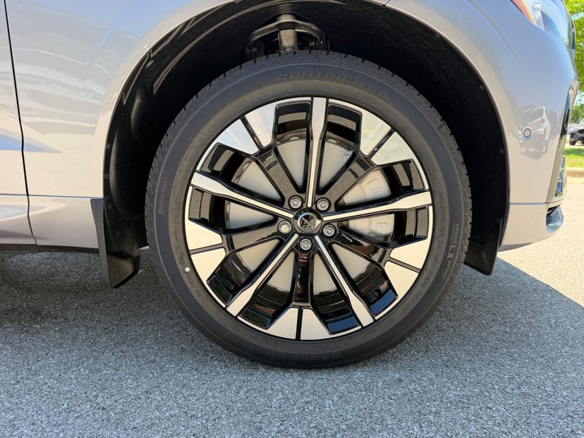 2026 Volvo XC60 - Image 3