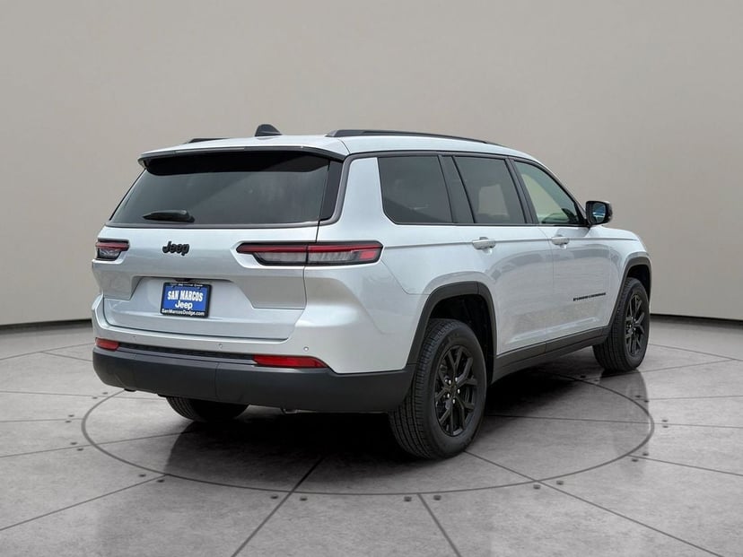 2026 Jeep Grand Cherokee L - Image 3