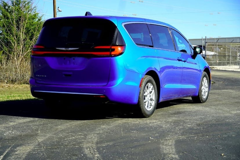 2026 Chrysler Pacifica - Image 3