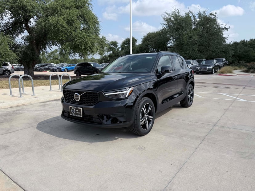 2026 Volvo XC40 - Image 1