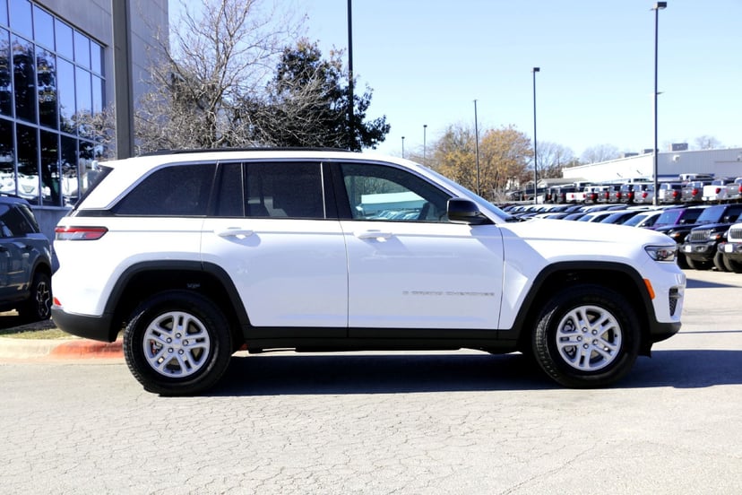 2025 Jeep Grand Cherokee Laredo - Image 1
