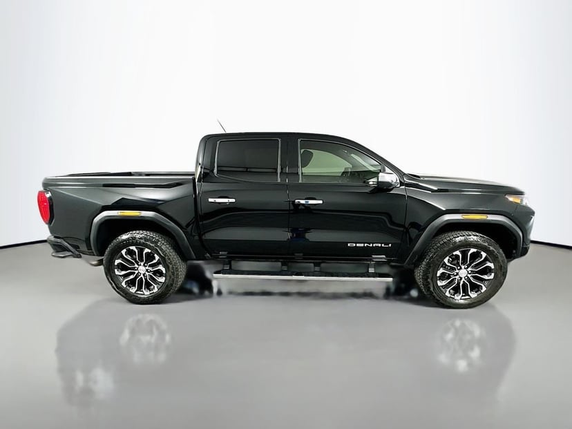 2025 GMC Canyon - Image 2