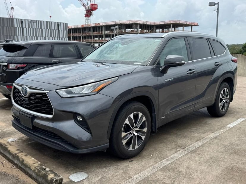 2020 Toyota Highlander - Image 1