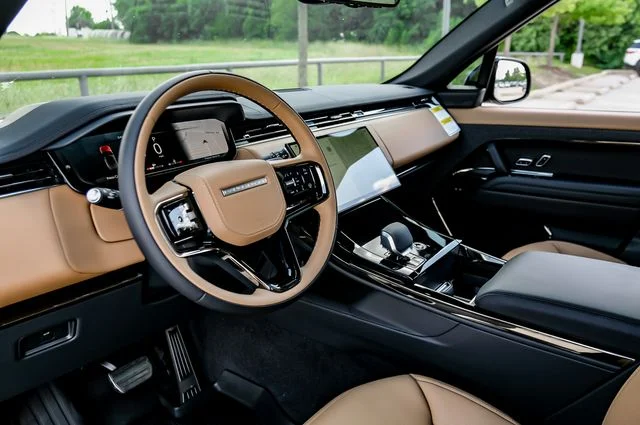 2026 Land Rover Range Rover Sport - Image 3